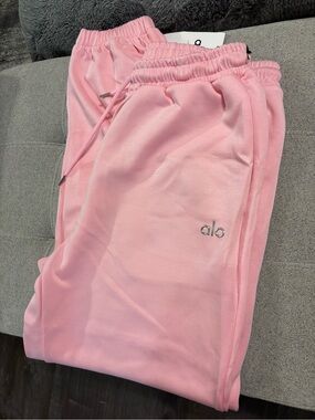 Alo Yoga Accolade Candy pink/Ballet Pink joggers Size S fits up to XL RARE COLOR